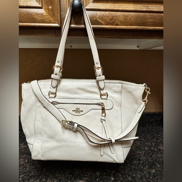 Coach C5690 Kleo Carryall Handbag
Chalk Pebbled Leather Crossbody Strap - Picture 1 of 16